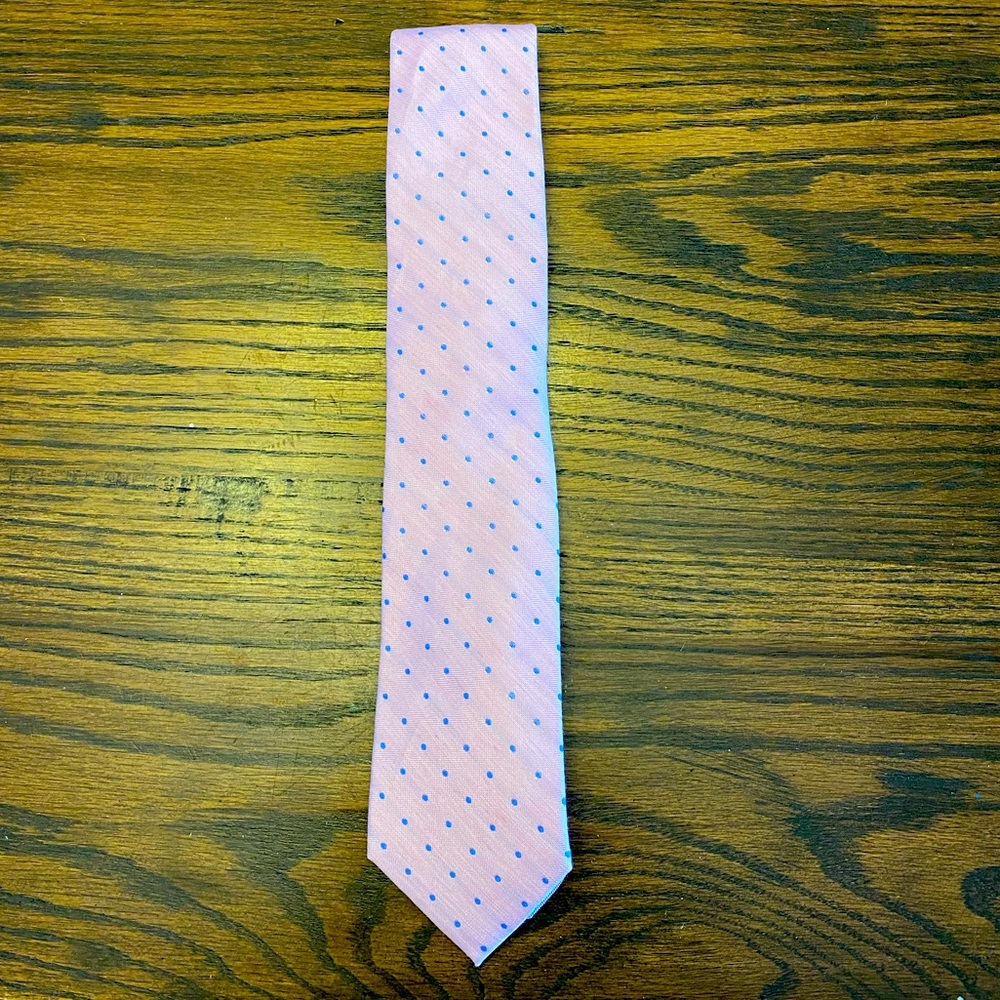 Men’s tie. Pink with blue dots. NWT Tommy Hilfiger